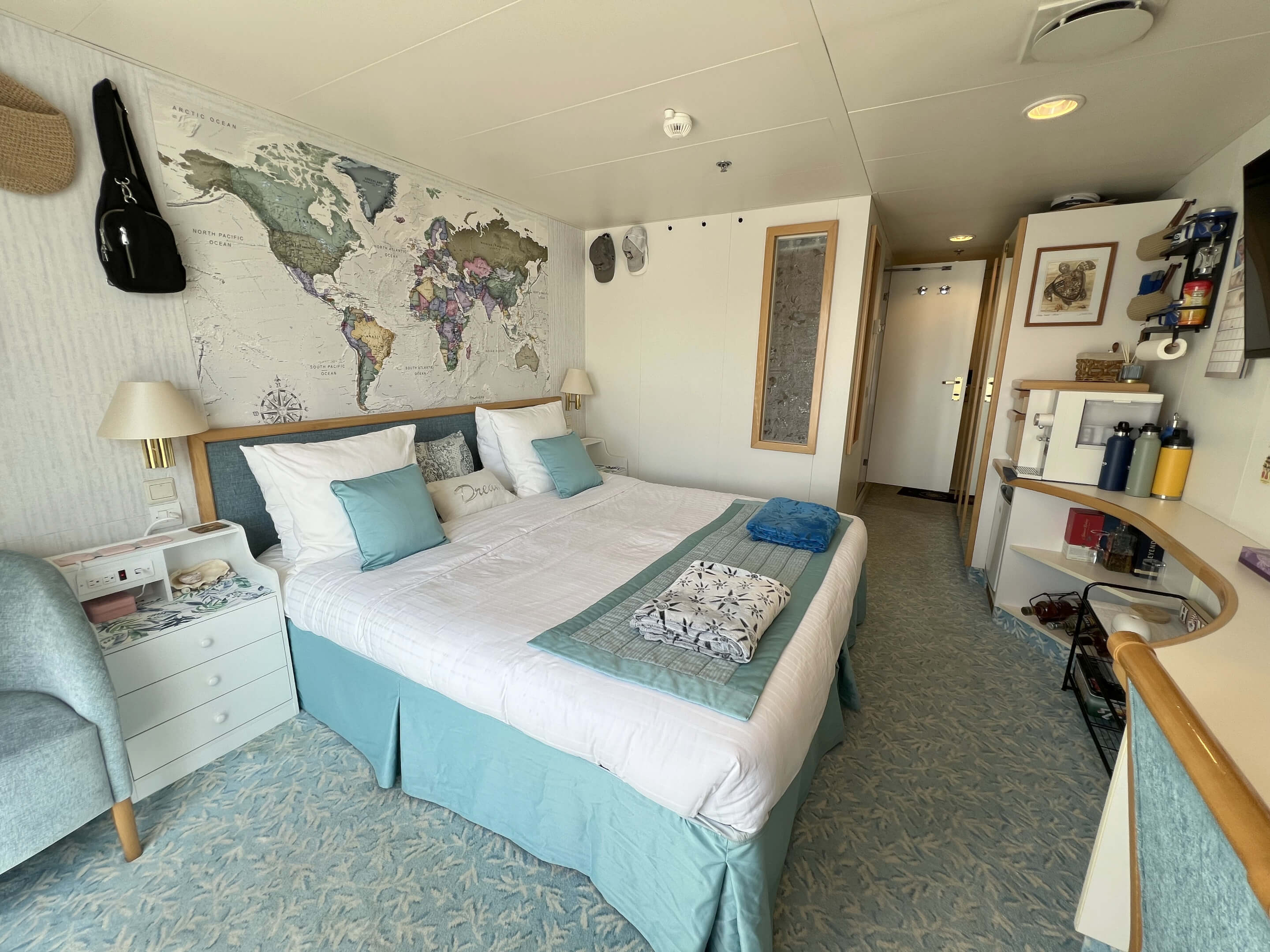 View of the cabin towards the door
